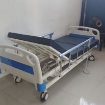 Cama hospitalaria con respaldo ajustable